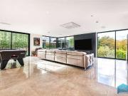 6 bed house for sale