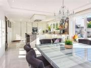 6 bed house for sale