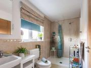 6 bed house for sale