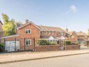 6 bed house for sale