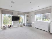 6 bed house for sale