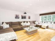 6 bed house for sale