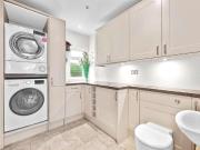 6 bed house for sale