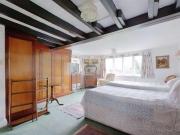 6 bed house for sale