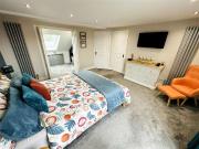 6 bed house for sale