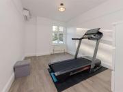 6 bed house for sale