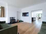 6 bed house for sale