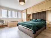 6 bed house for sale