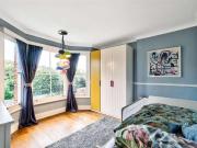 6 bed house for sale