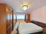 6 bed house for sale