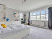 6 bed house for sale