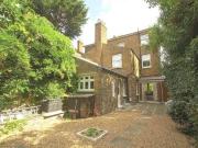 6 bed house for sale