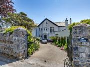 6 bed house for sale