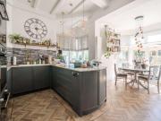 6 bed house for sale