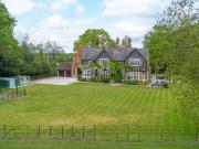 6 bed house for sale