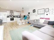 3 bed Mid Terraced House to rent in Cardiff South...