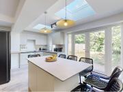 6 bed Mid Terraced House to rent in Leeds West...