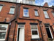 6 bed Mid Terraced House to rent in Leeds West...