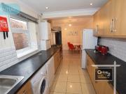 6 bed Mid Terraced House to rent in Southampton...