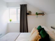 6 Bedroom 2 Bathroom