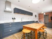 6 Bedroom Apartment Flat