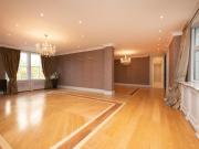 5 bedroom apartment for rent in Abbey Lodge, Park Road,...