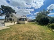 6 bedroom detached bungalow to rent