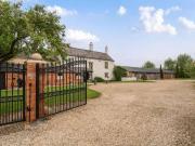 6 Bedroom Detached House