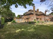6 Bedroom Detached House