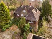 6 Bedroom Detached House
