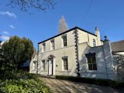 6 Bedroom Detached House