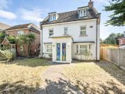 6 Bedroom Detached House