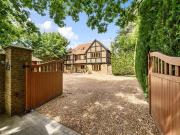 6 Bedroom Detached House