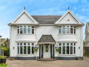 6 Bedroom Detached House