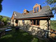 6 Bedroom Detached House