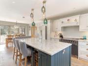 6 Bedroom Detached House