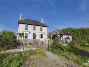 6 Bedroom Detached House