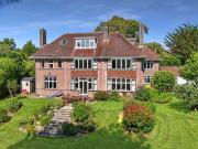 6 Bedroom Detached House