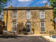 6 Bedroom Detached House For Rent In Earlsheaton, Dewsbury