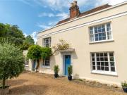 6 bedroom detached house for rent in High Street,...