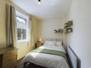 6 bedroom detached house for rent in The Highway,...