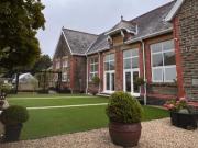 6 bedroom detached house for sale