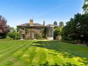 6 bedroom detached house for sale