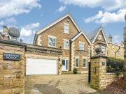 6 bedroom detached house for sale