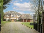 6 bedroom detached house for sale