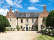 6 bedroom detached house for sale