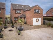 6 bedroom detached house for sale