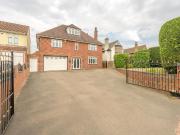 6 bedroom detached house for sale