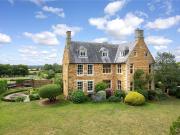 6 bedroom detached house for sale