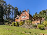6 bedroom detached house for sale